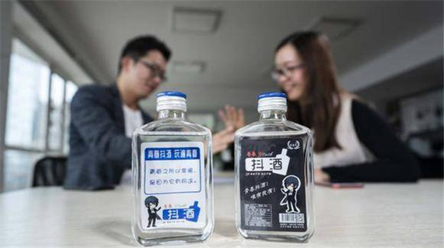 如何推廣白酒？可以借鑒江小白的推廣套路！