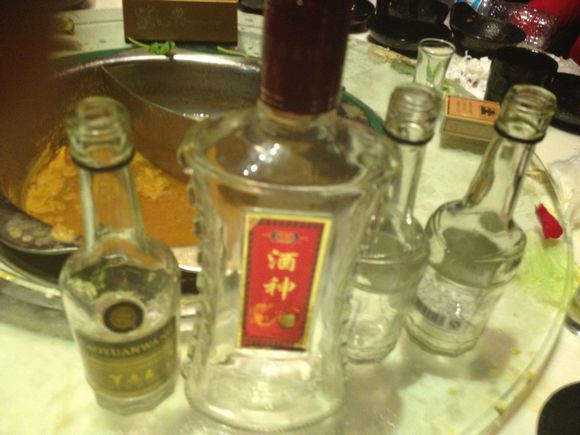 喝完白酒再喝啤酒有什么危害？啤酒跟白酒哪個危害大？