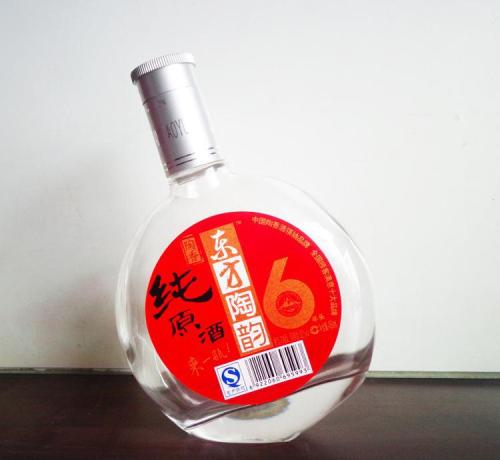 濃香型白酒的釀酒原料是什么？濃香型白酒的制作工藝有什么特點(diǎn)？