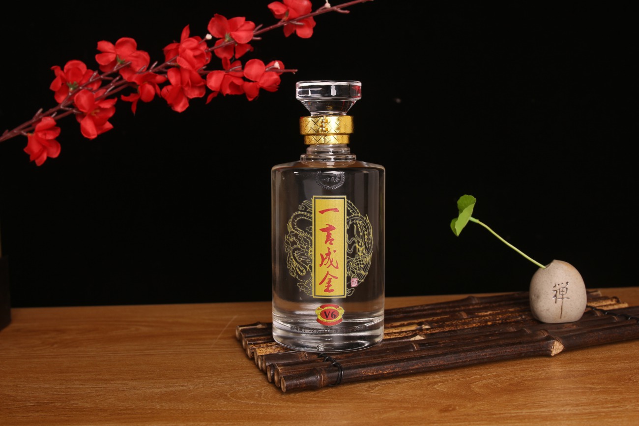 怎么鑒別白酒里的糧食酒與酒精酒？白酒知識