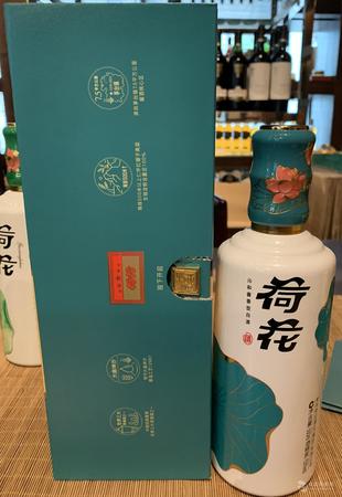 上品荷花酒多少錢(上品荷花酒多少錢一瓶)