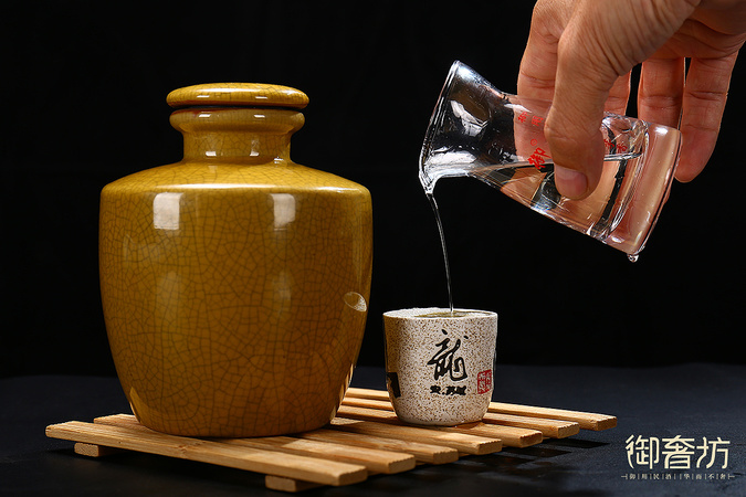 茅臺(tái)壇裝酒多少錢一瓶(茅臺(tái)壇裝酒價(jià)格)