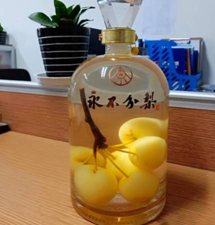 白酒瓶里梨子(酒瓶里有個梨子是什么酒)