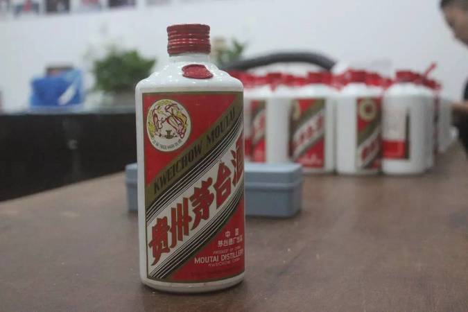 茅臺(tái)1983十年陳釀酒多少錢500ml(50年陳釀的茅臺(tái)多少錢)