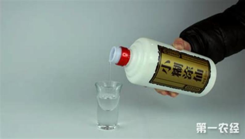 小糊涂仙西鳳酒哪個(gè)好,經(jīng)?；燠E酒局的朋友