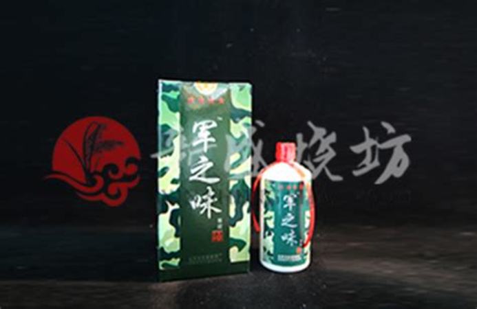 純糧白酒為什么會變紅,為什么有的白酒會變黃