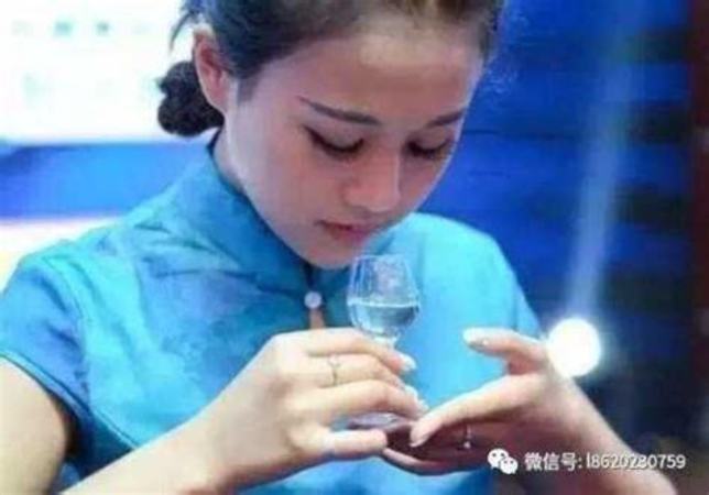 喝白酒對人有哪些好處,哪怕每天喝一小杯